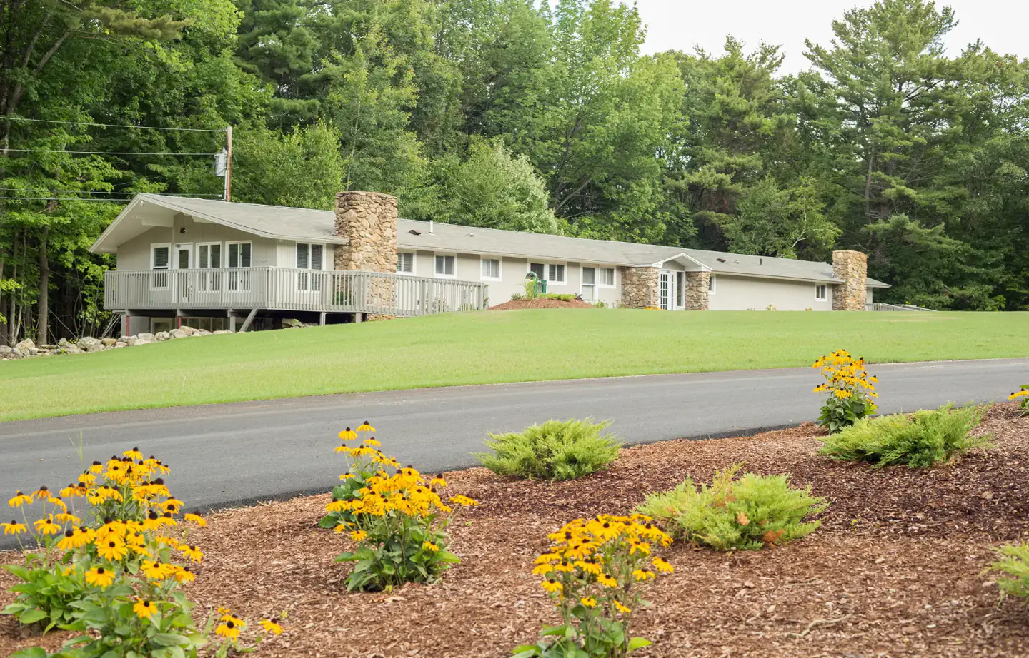 New Freedom Academy Salem outpatient rehab building with flowerbeds